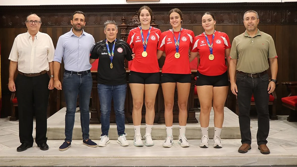 Homenaje municipal a las campeonas del mundo sub-18 vinculadas al BM Morvedre